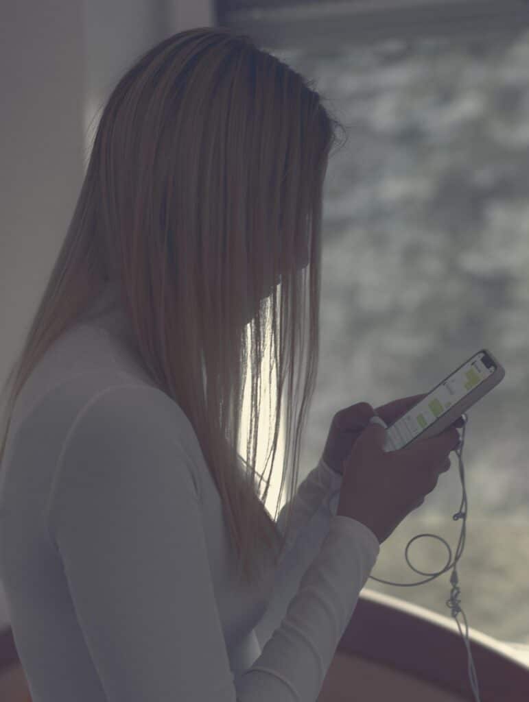 How To Make Money Online Chatting With Lonely People