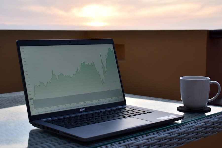 Photo Laptop and money