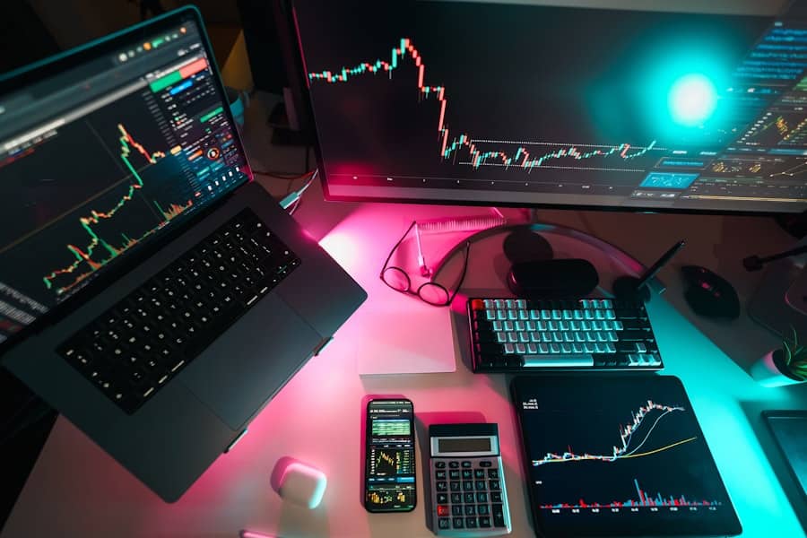 Photo Laptop and money