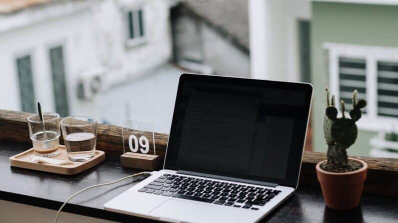 Photo Laptop and coffee