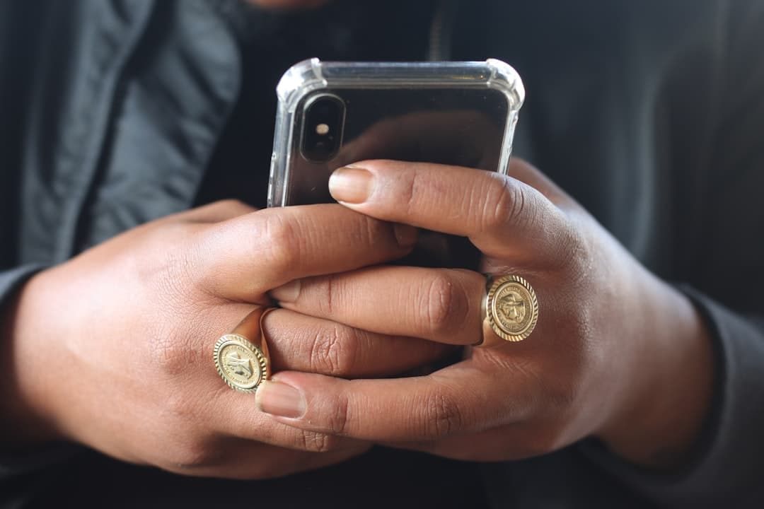 Photo Smartphone with money icon