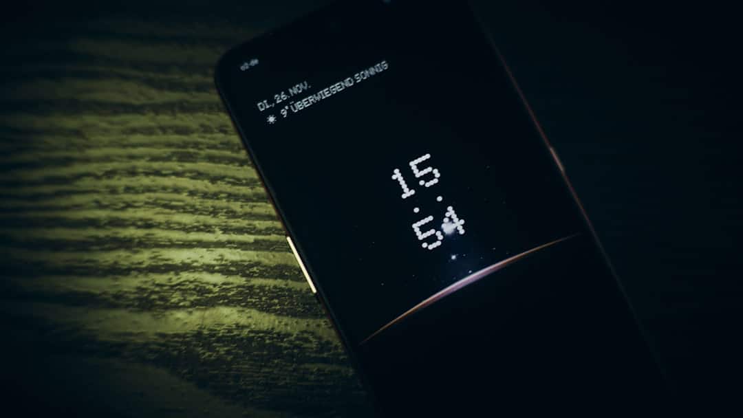 Photo Mobile phone with money icon