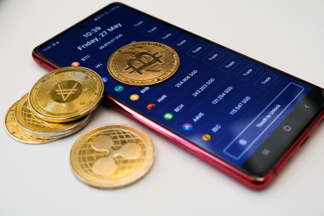 Photo Mobile phone with money icon