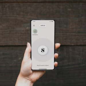 Photo Smartphone with money icon
