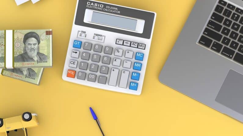 Photo Laptop and money